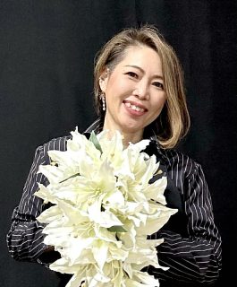 Ms. Kaori Hatsuzaki｜花と話せる花屋