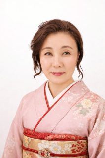 Ms. Ryuho｜開運に導く龍神書道家